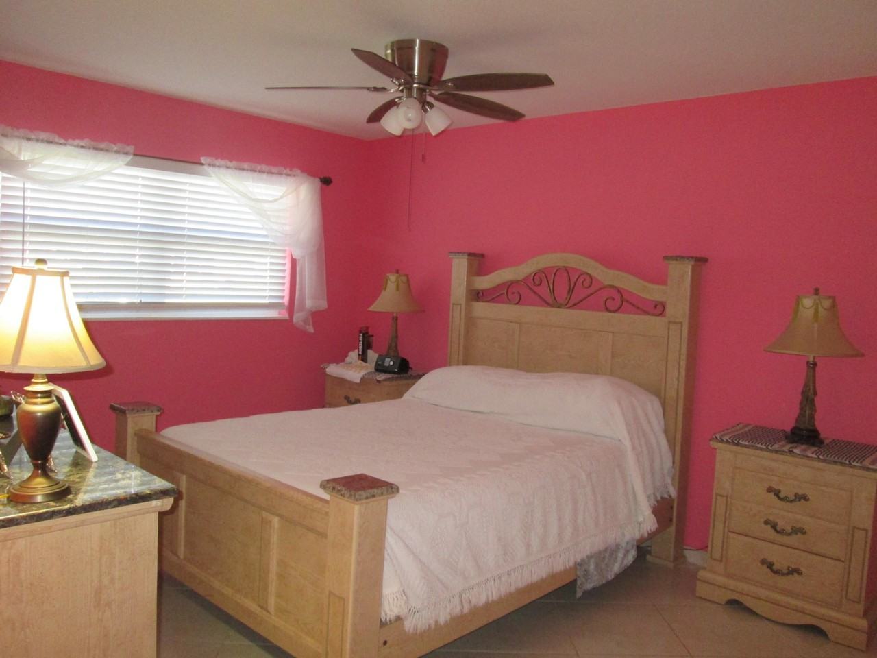 2731 Barkley Dr W Apt B - Photo 4 of 29