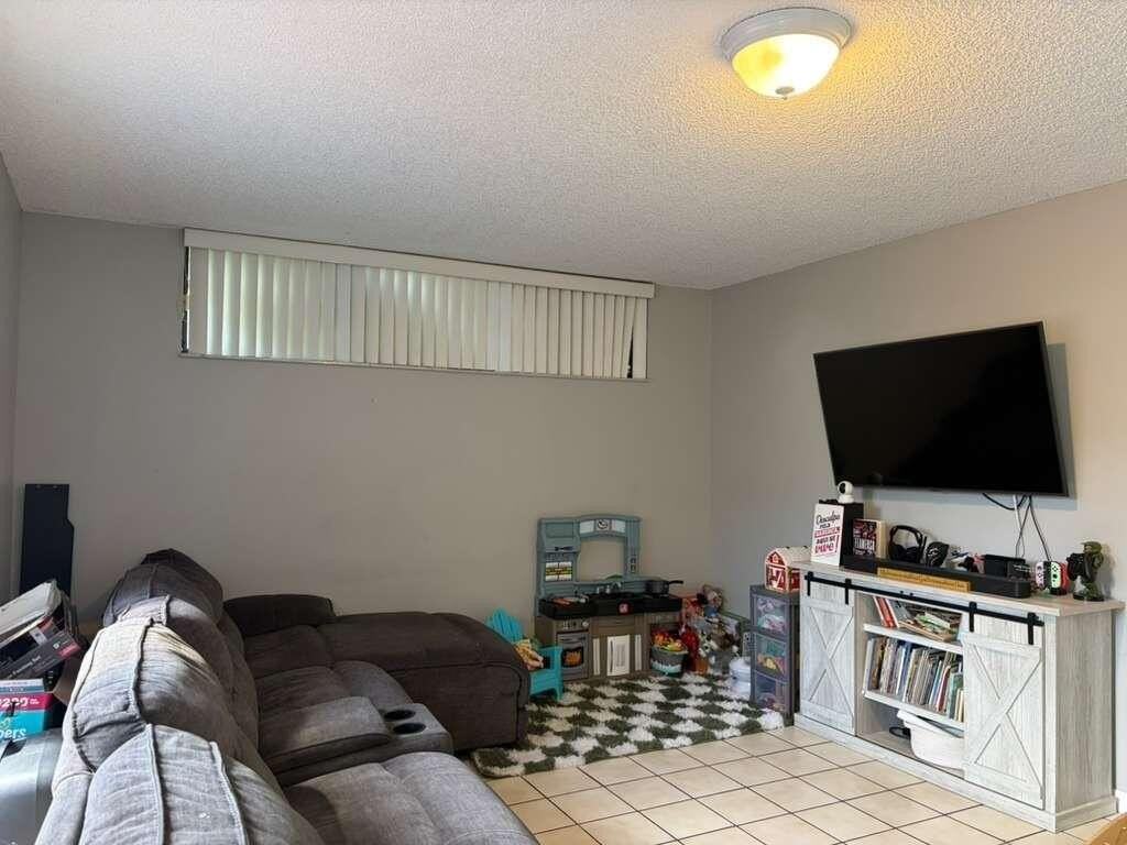 8182 Thames Blvd #D - Photo 3 of 20