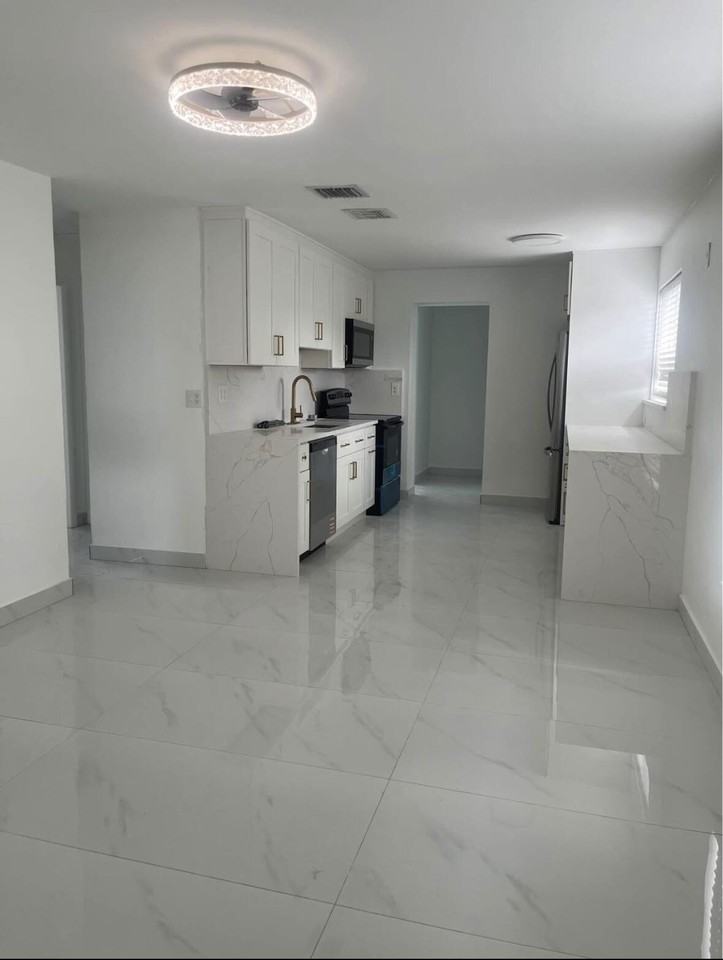 3900 Sw 59th Ave - Photo 4 of 22