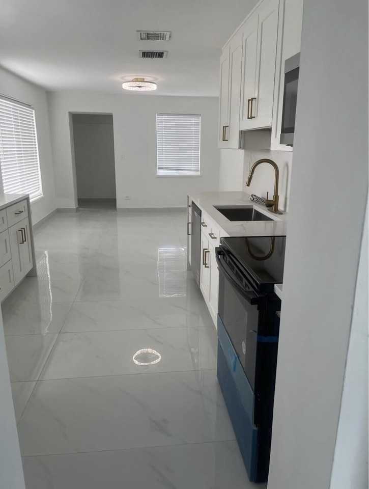 3900 Sw 59th Ave - Photo 7 of 22