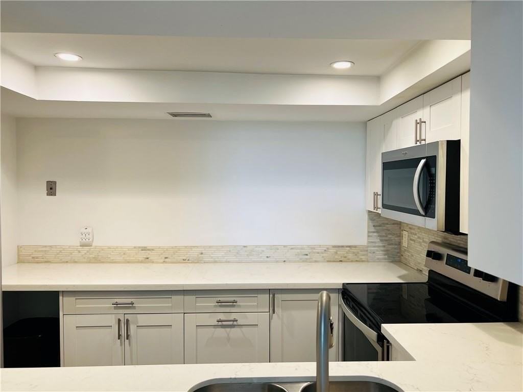 3900 N Hills Dr Apt 412 - Photo 2 of 15