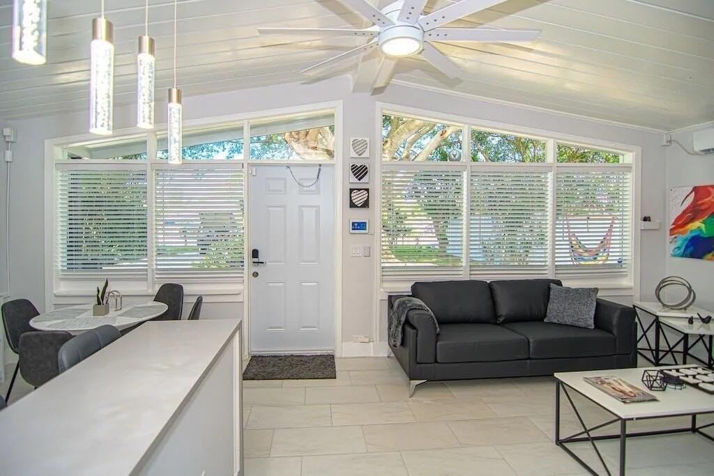 462 Hastings St - Photo 5 of 28