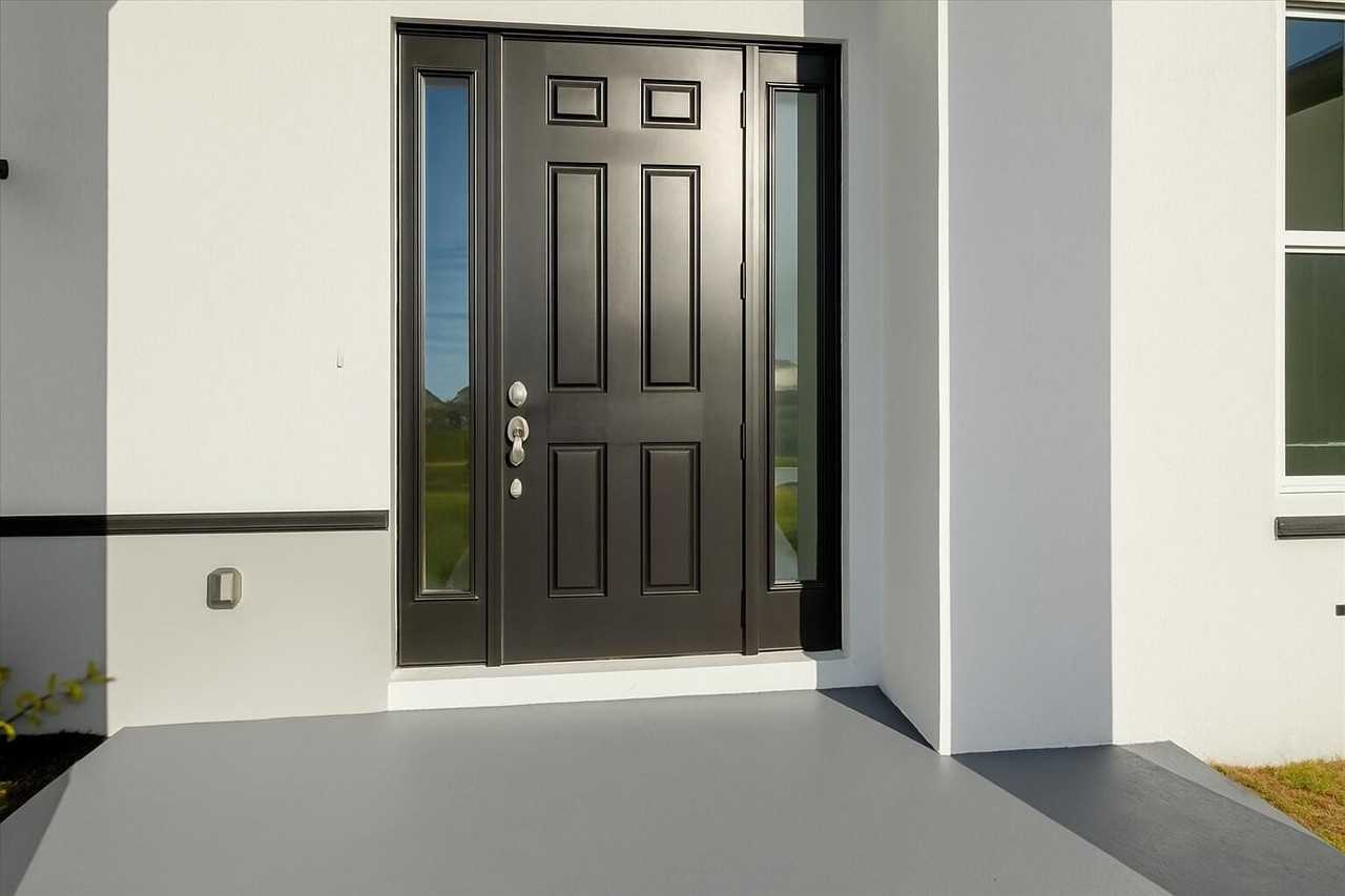 2041 Sw Driftwood St - Photo 2 of 16