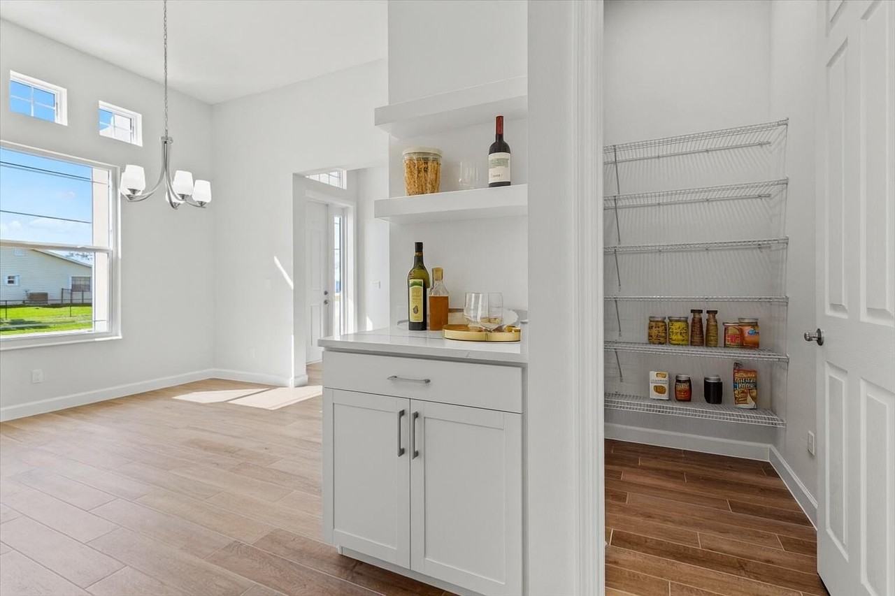 2041 Sw Driftwood St - Photo 7 of 16