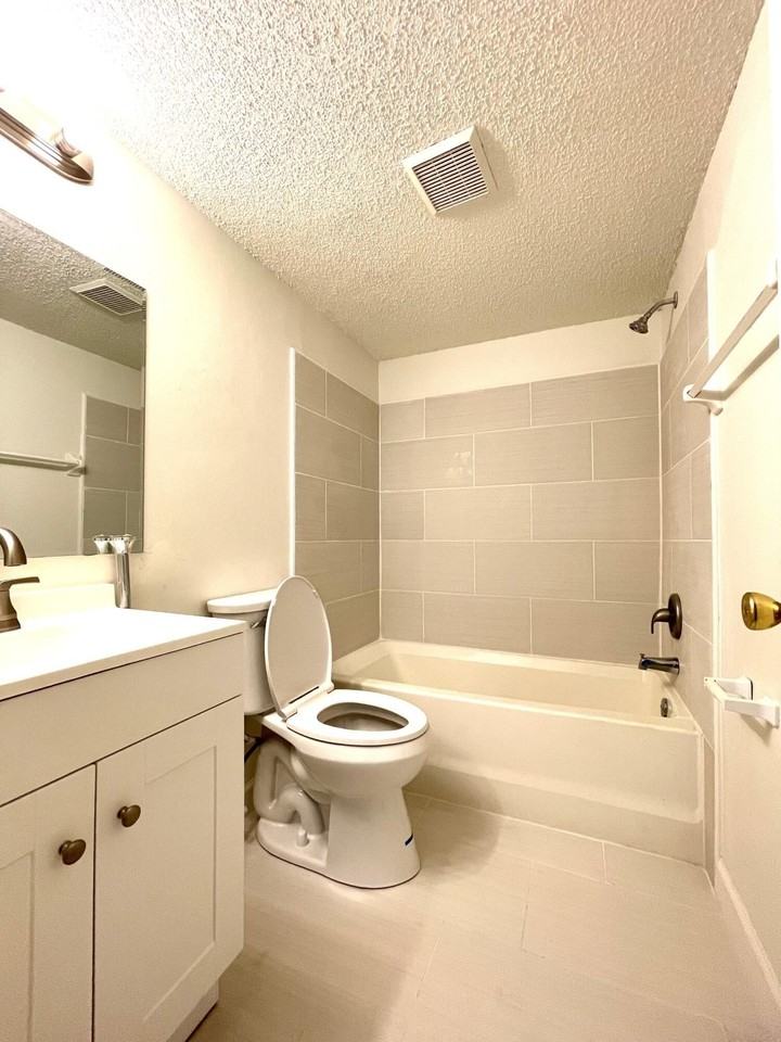 2476 Se Garden Ter Unit 505 - Photo 6 of 16