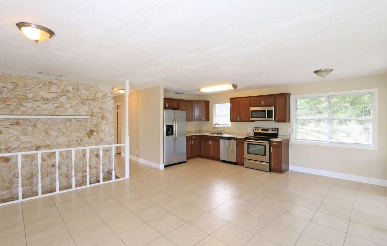 4916 Silver Oak Dr - Photo 4 of 43