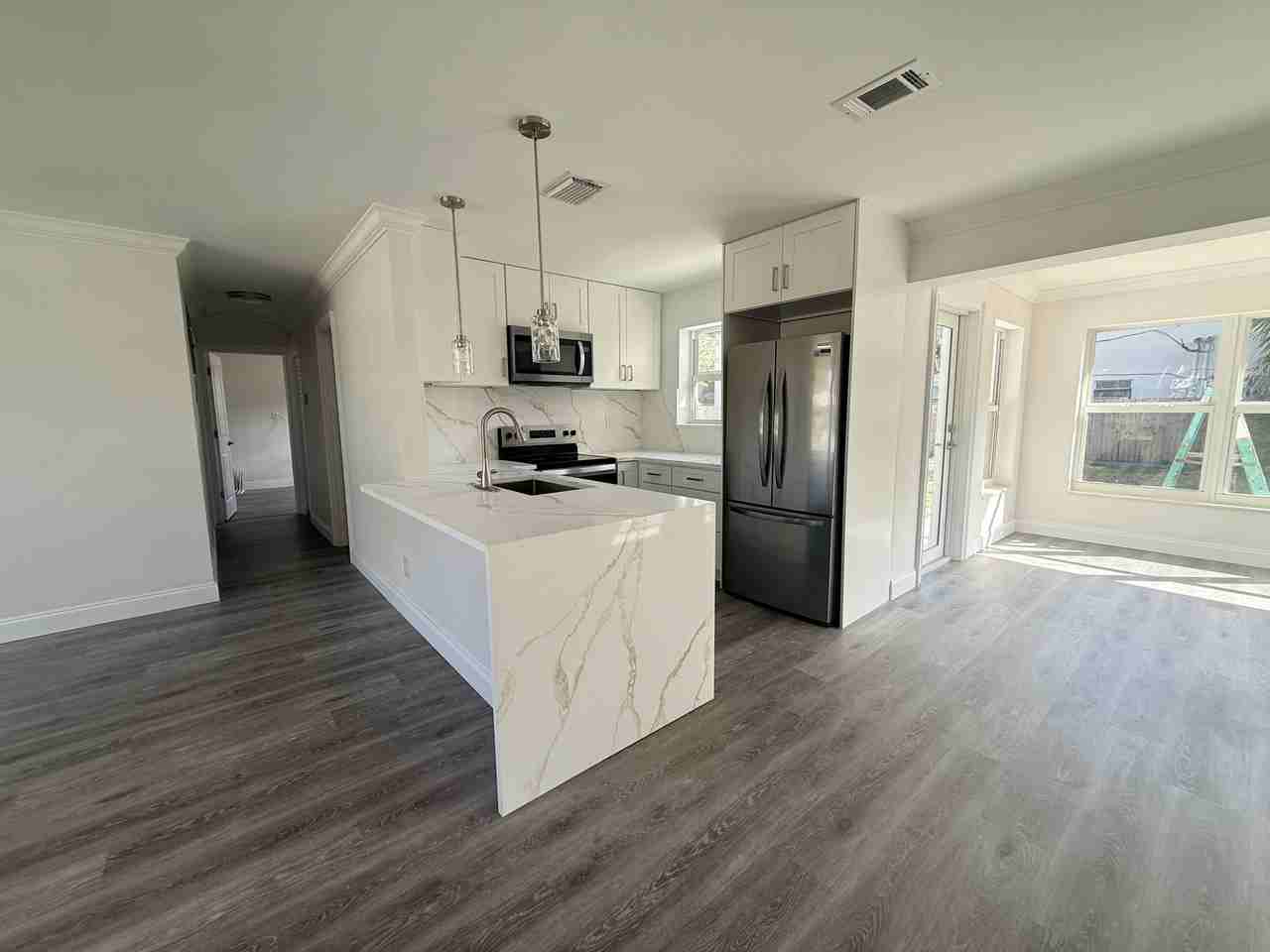 442 Sw 14th Ct - Photo 3 of 19