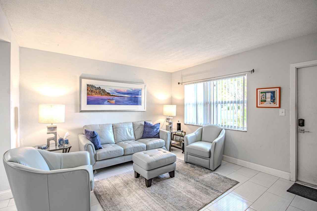 660 Glouchester St Apt 106 - Photo 2 of 12