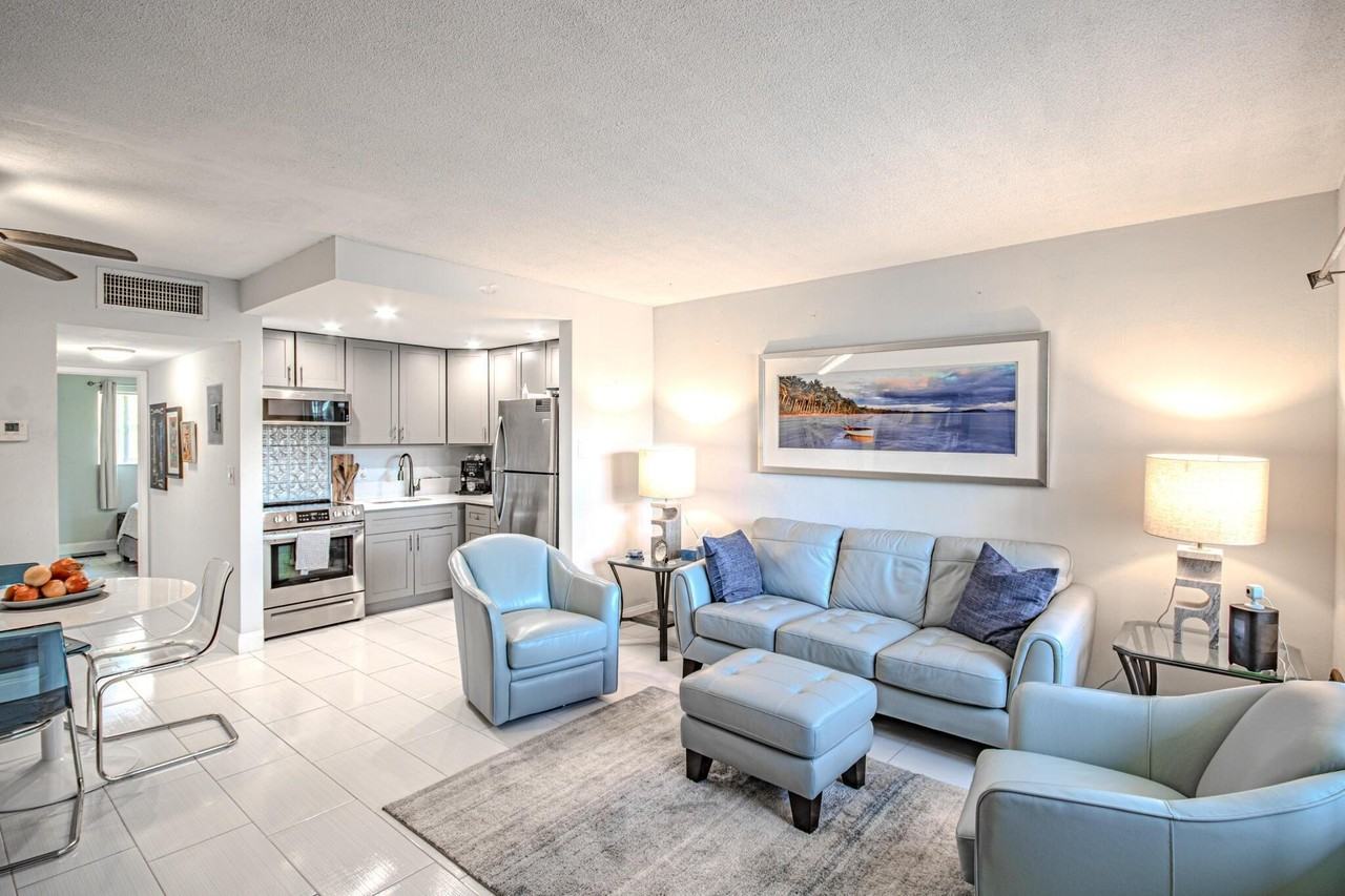 660 Glouchester St Apt 106 - Photo 3 of 12