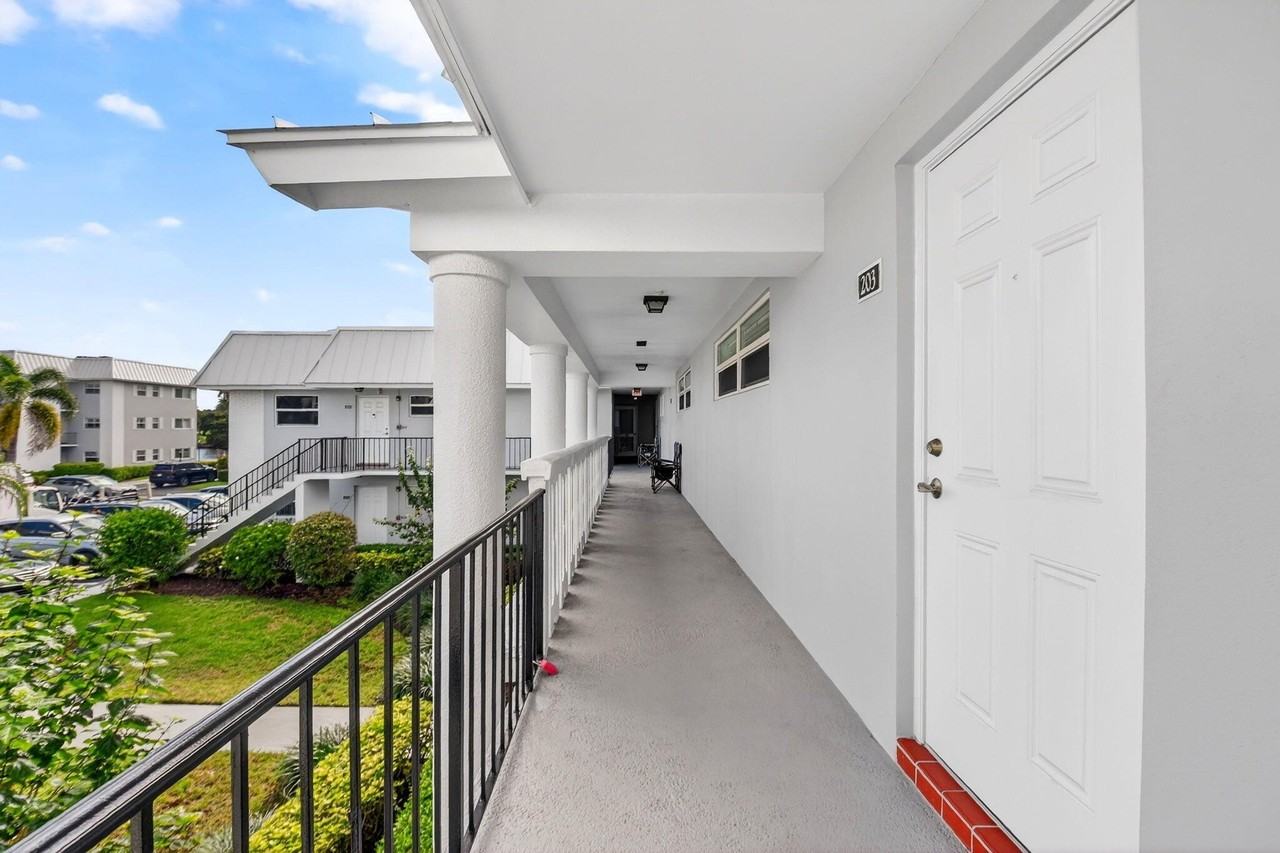 18 Colonial Club Dr Apt 203 - Photo 3 of 26