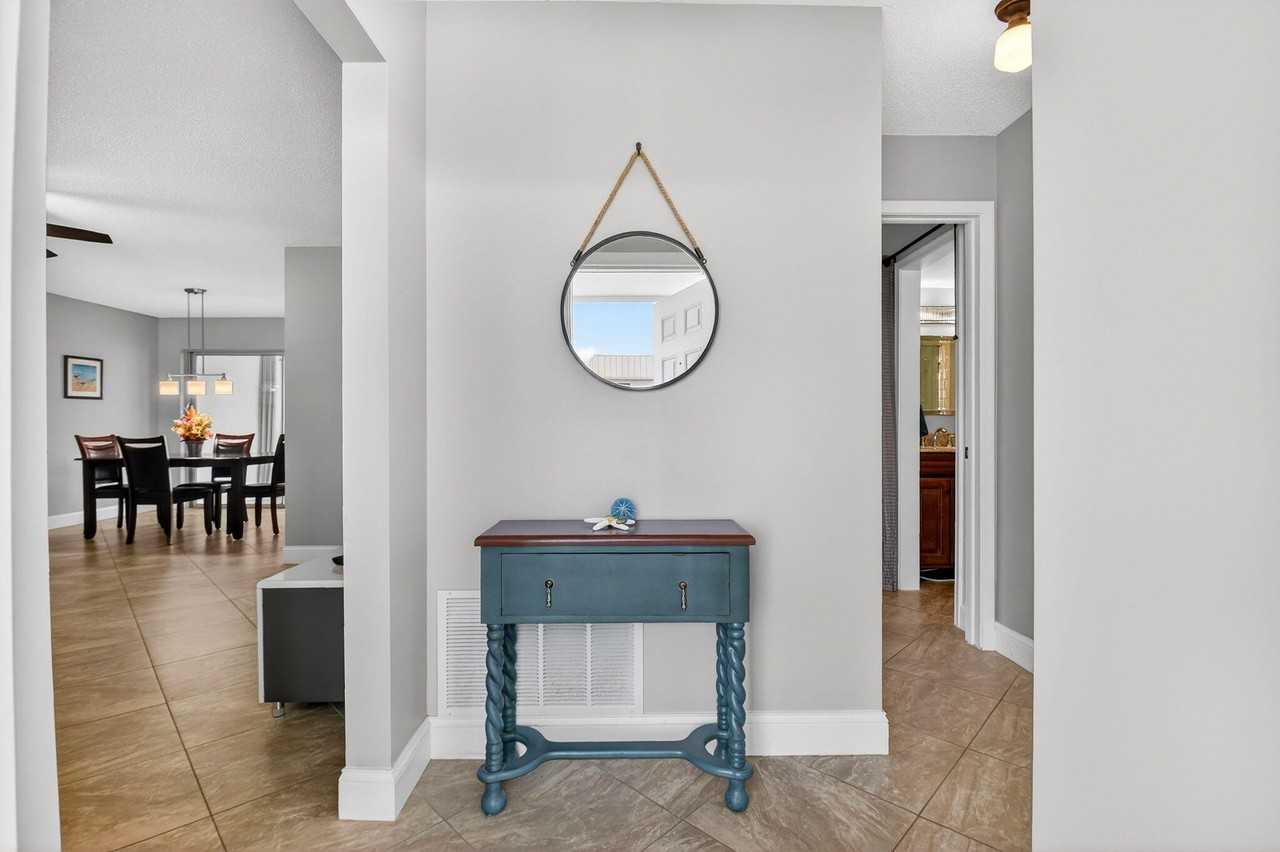 18 Colonial Club Dr Apt 203 - Photo 4 of 26