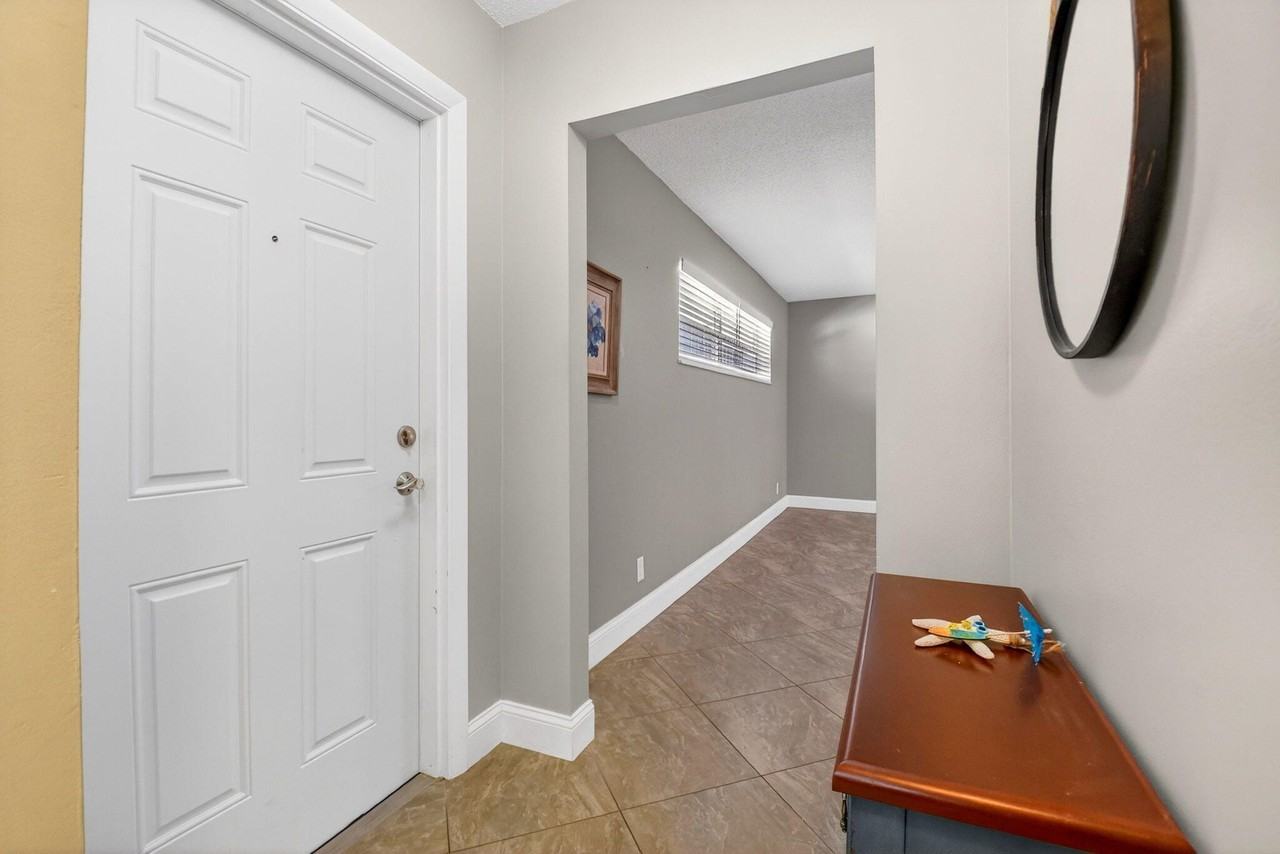 18 Colonial Club Dr Apt 203 - Photo 5 of 26