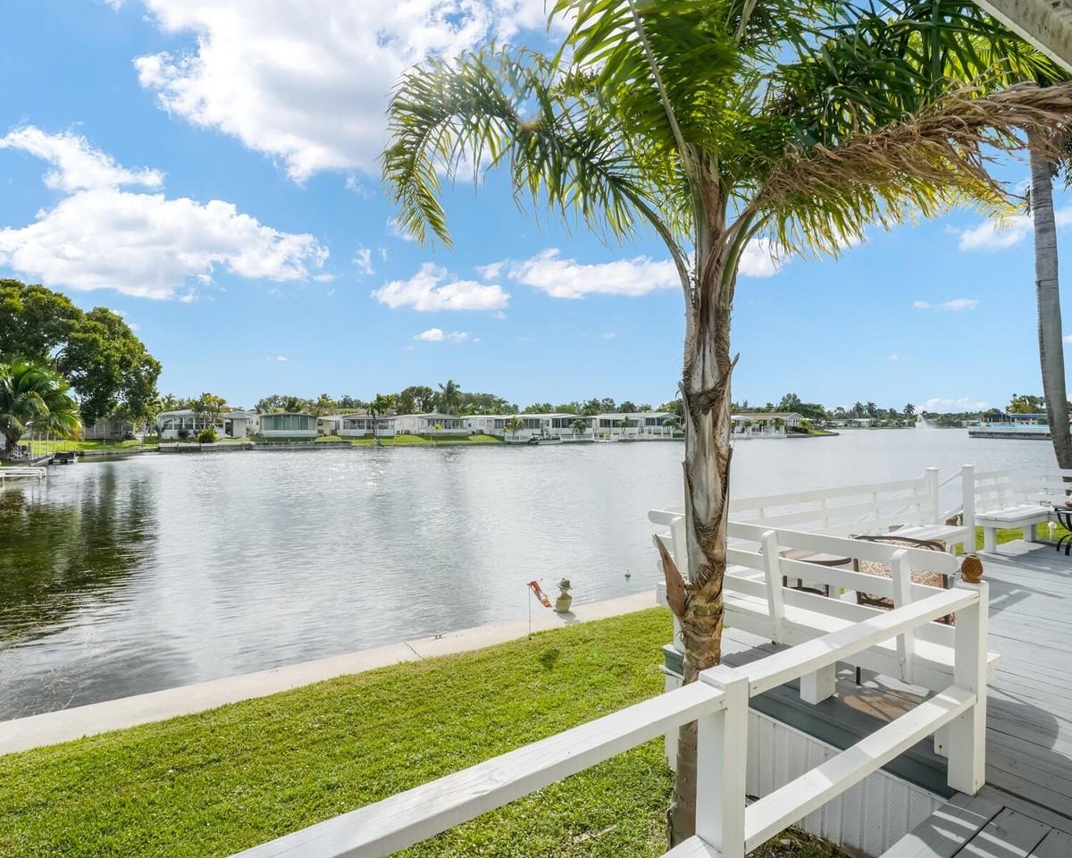 2754 Sw 54th St - Photo 2 of 41