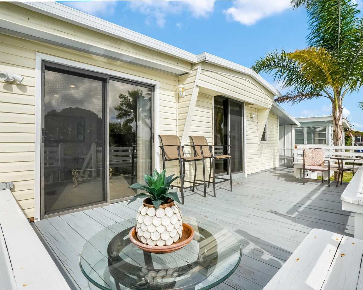 2754 Sw 54th St - Photo 3 of 41