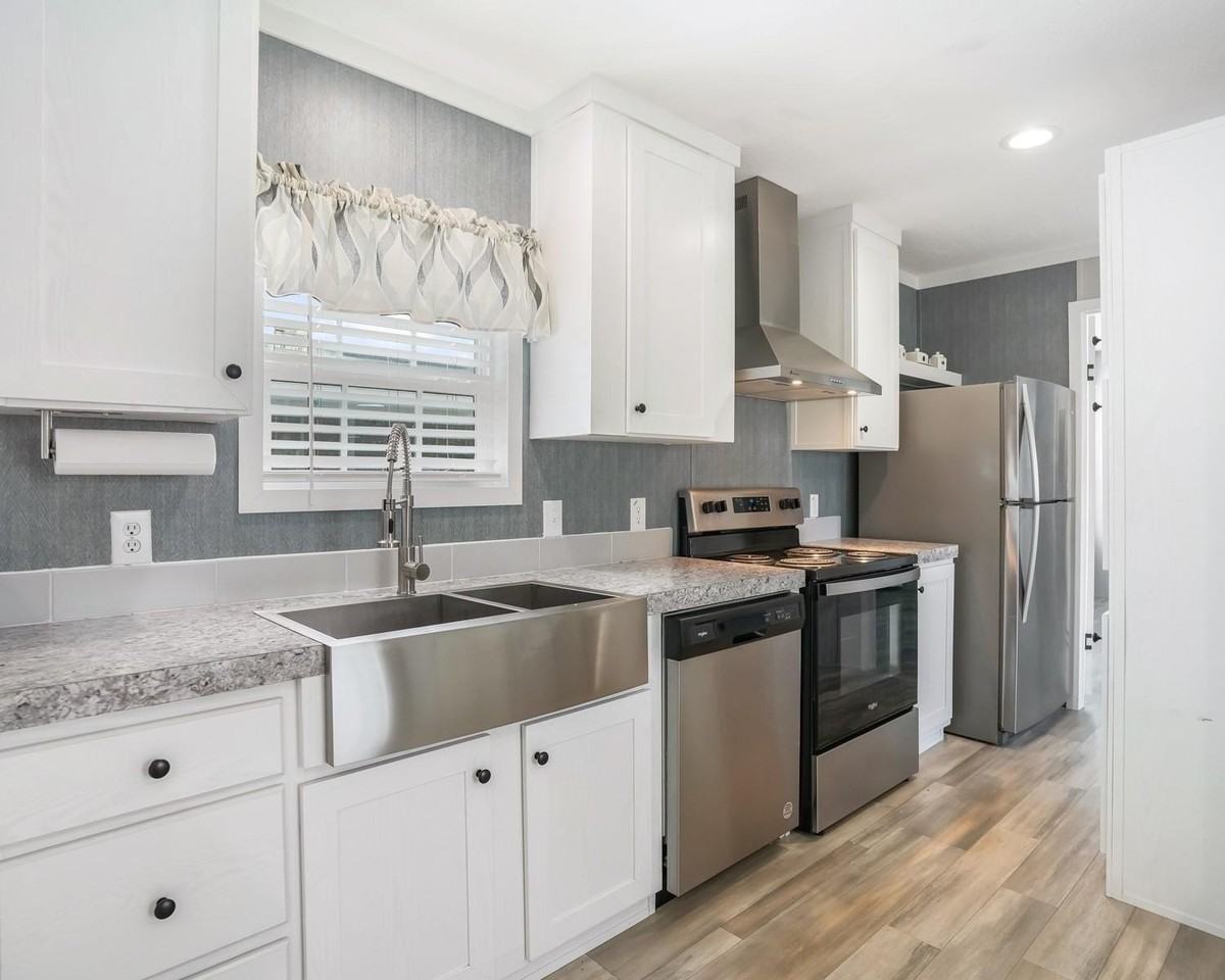 5681 Sw Cypress Dr - Photo 3 of 33