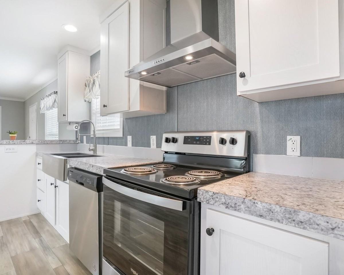 5681 Sw Cypress Dr - Photo 4 of 33