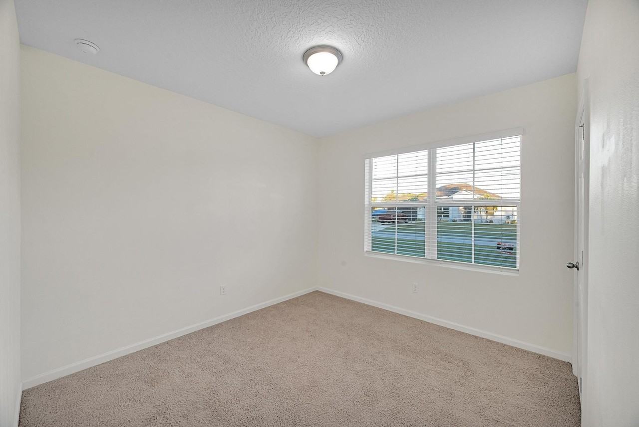 2538 Se Rock Springs Dr - Photo 3 of 23