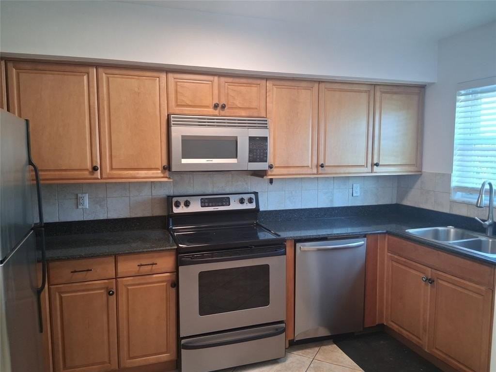 505 Ne 20th Ave Apt 217 - Photo 2 of 28