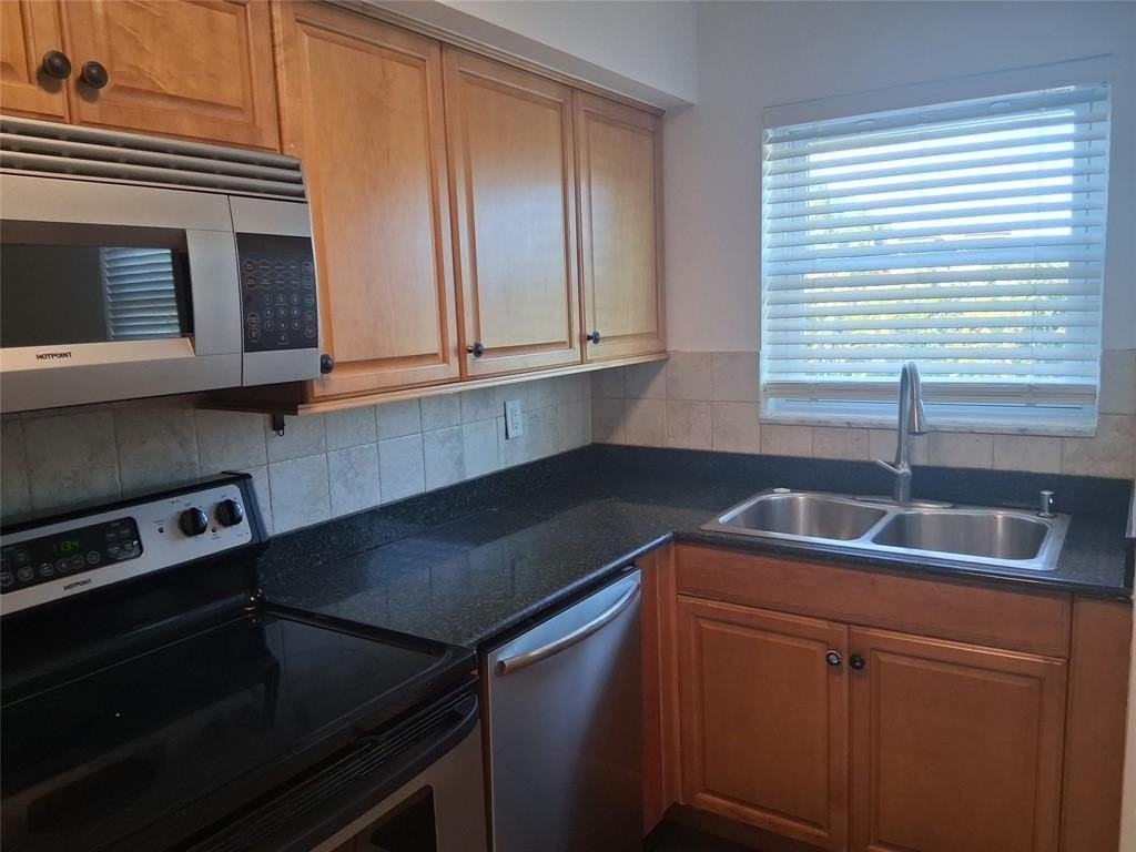 505 Ne 20th Ave Apt 217 - Photo 3 of 28