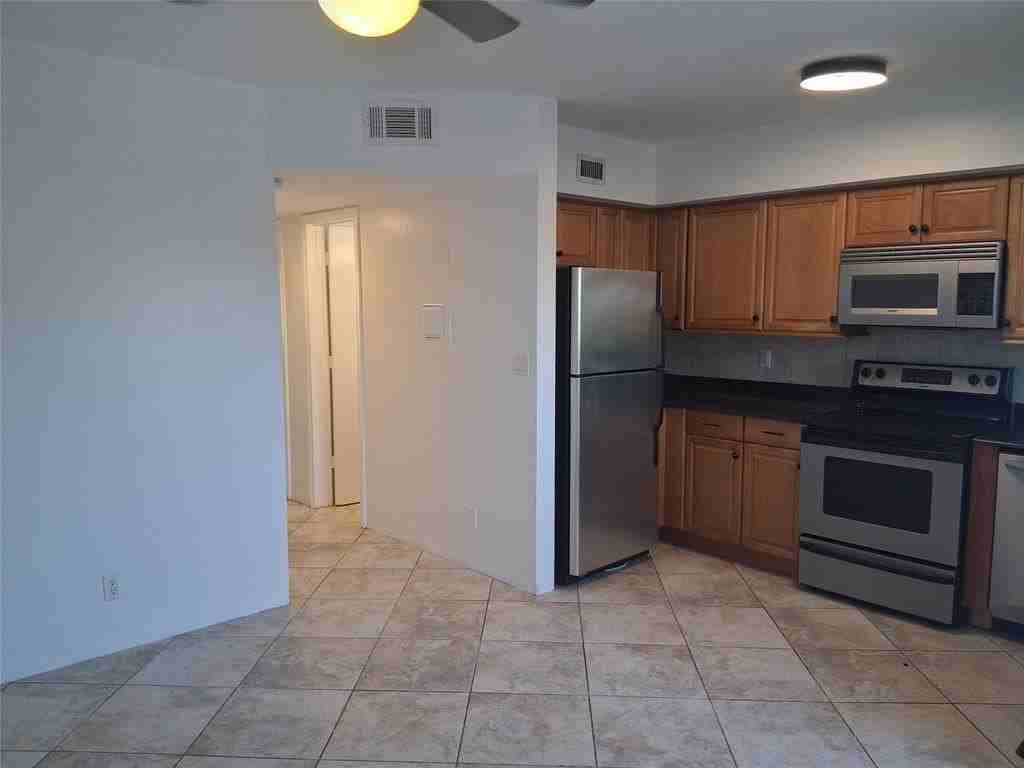 505 Ne 20th Ave Apt 217 - Photo 4 of 28