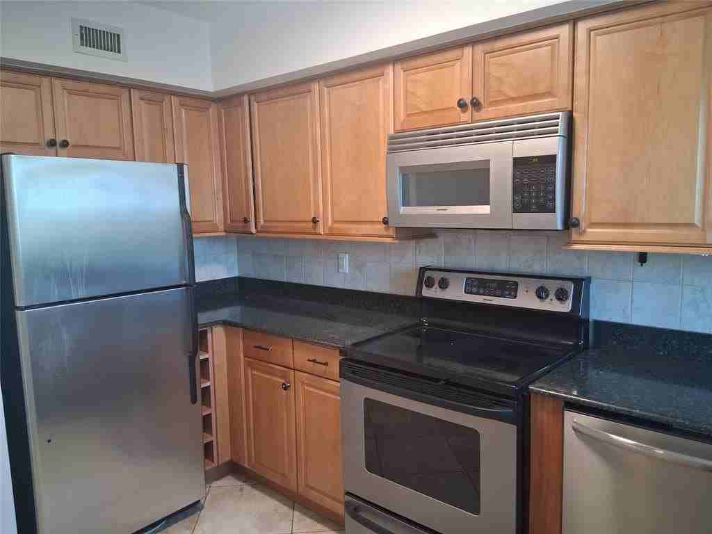 505 Ne 20th Ave Apt 217 - Photo 5 of 28