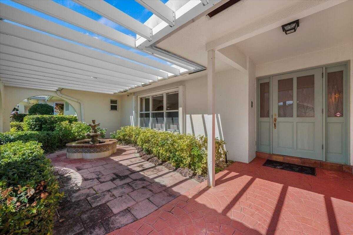 103 Olympus Cir - Photo 2 of 37