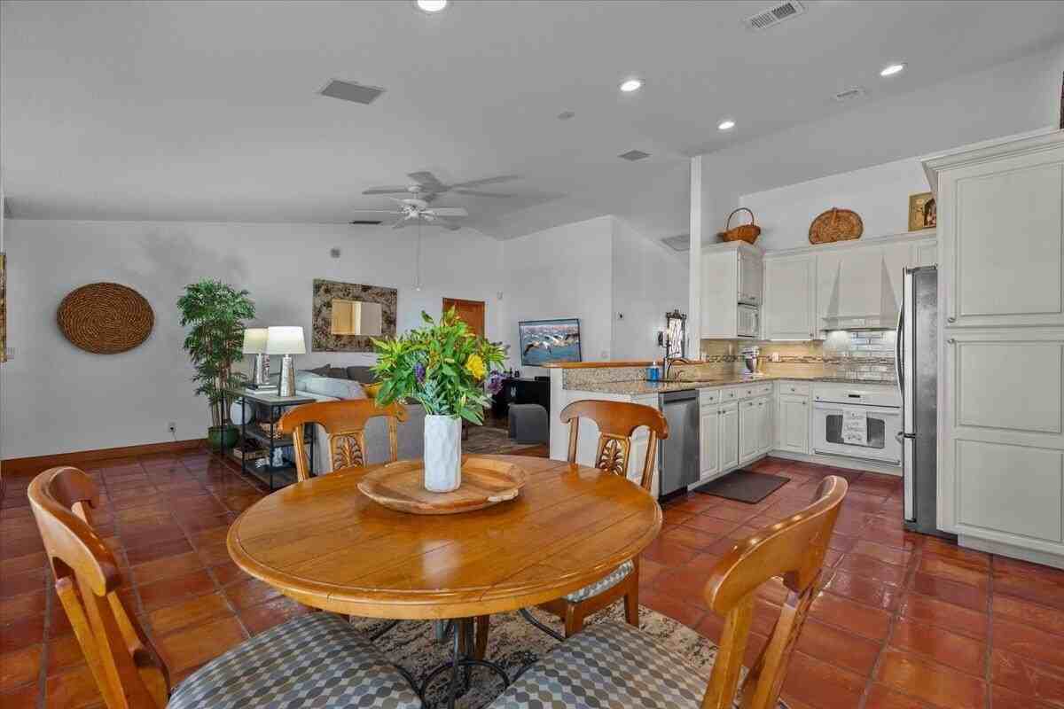 103 Olympus Cir - Photo 4 of 37