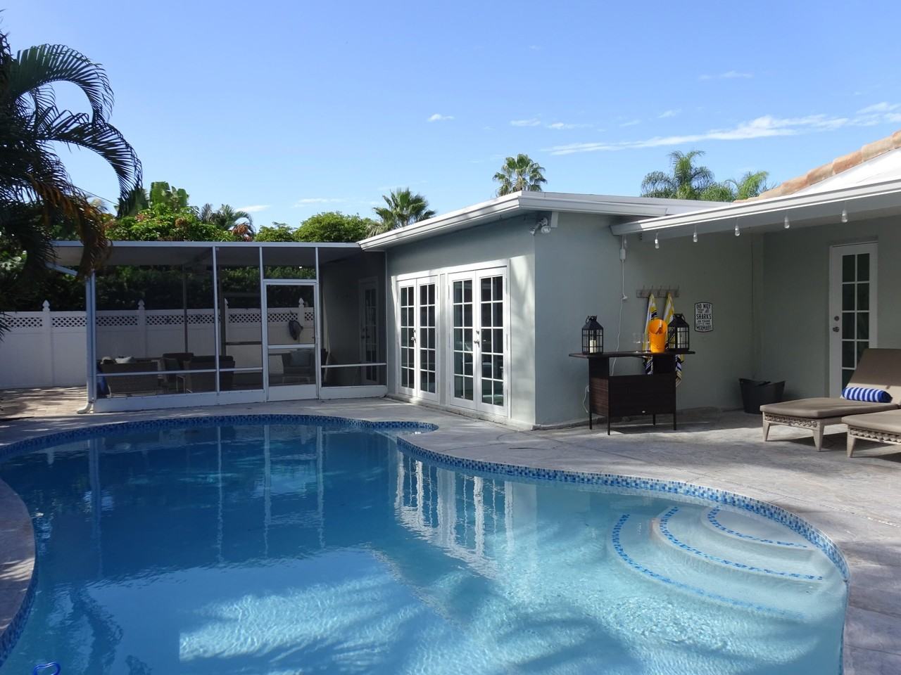 908 Se 10th St - Photo 2 of 31