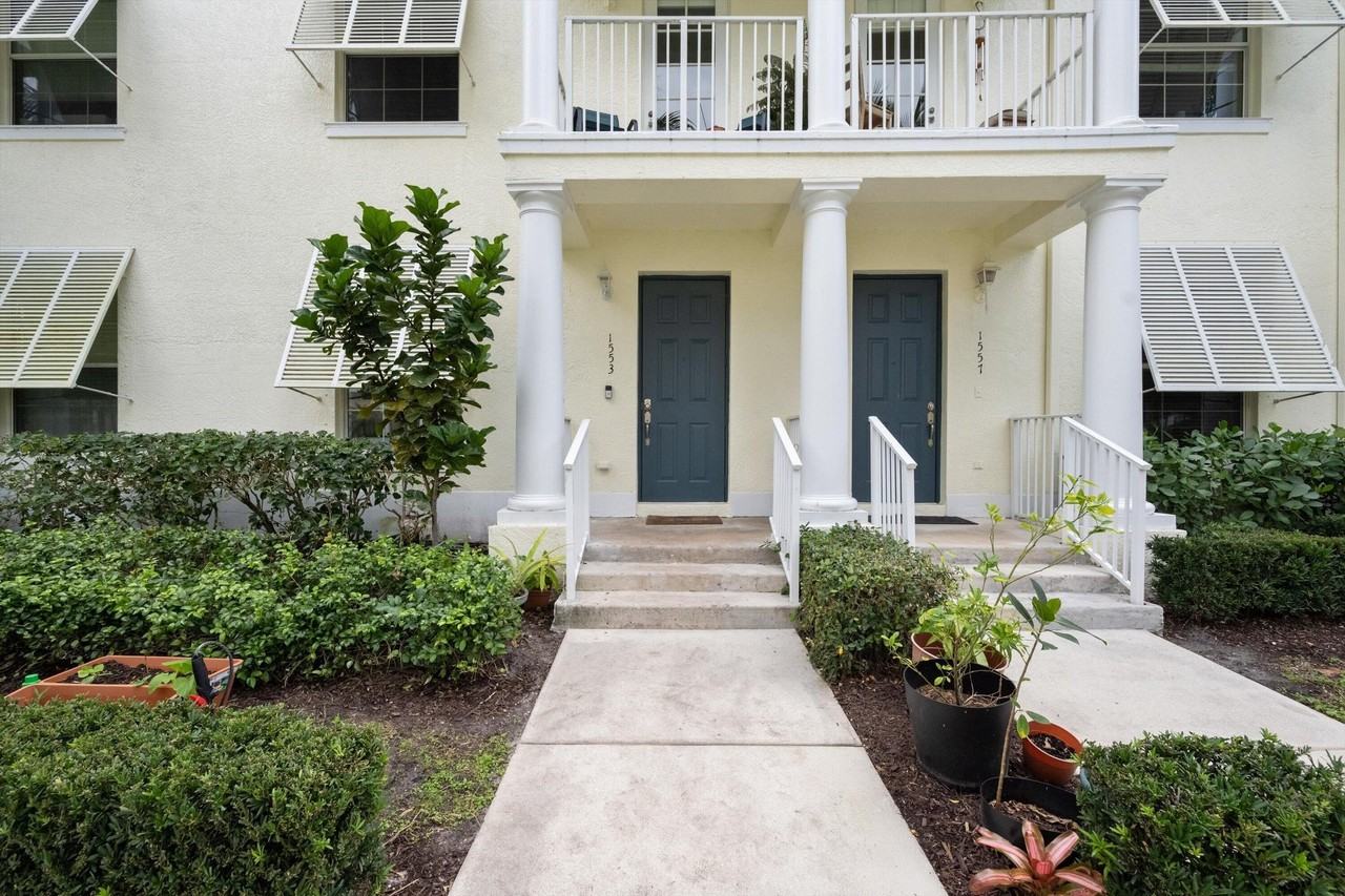 1553 Meads Bay Ln - Photo 2 of 39