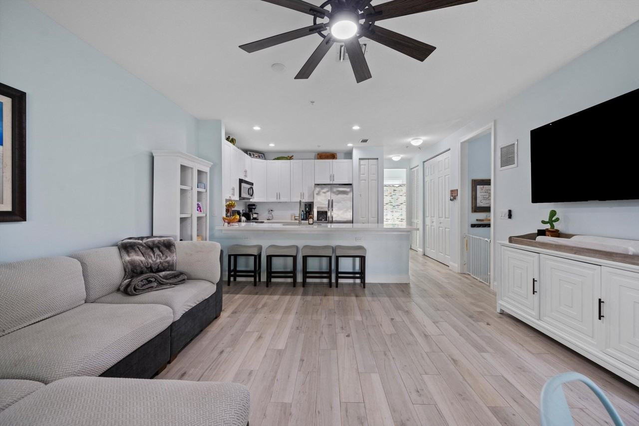 1553 Meads Bay Ln - Photo 3 of 39