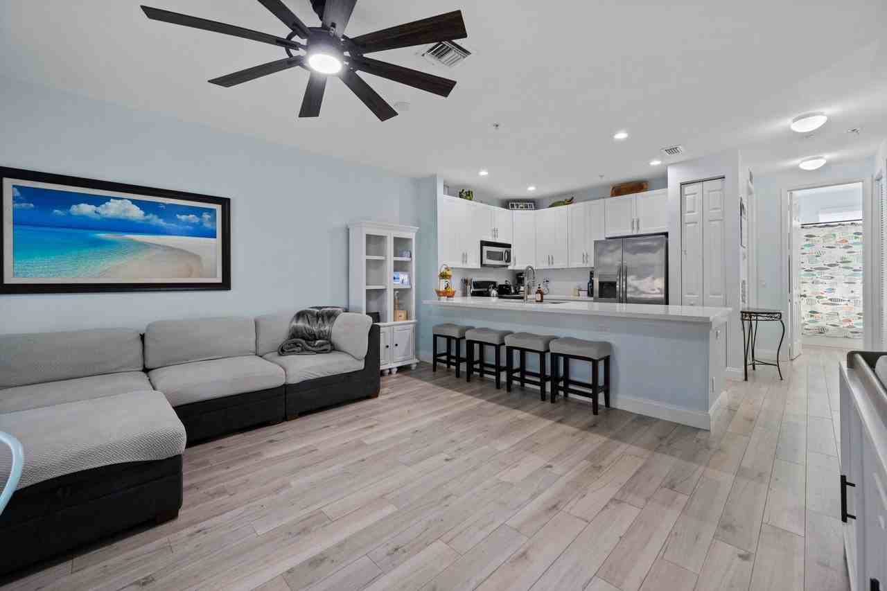 1553 Meads Bay Ln - Photo 4 of 39