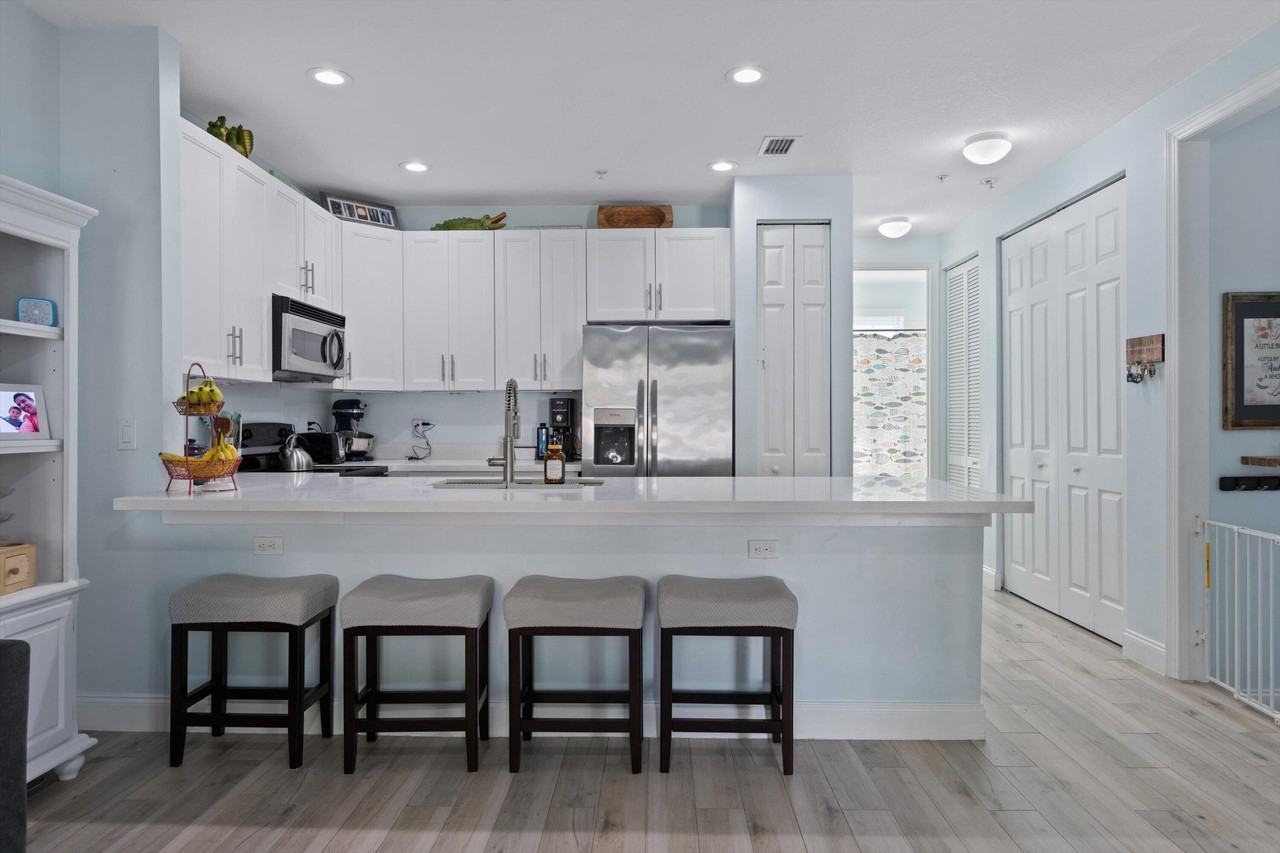 1553 Meads Bay Ln - Photo 5 of 39