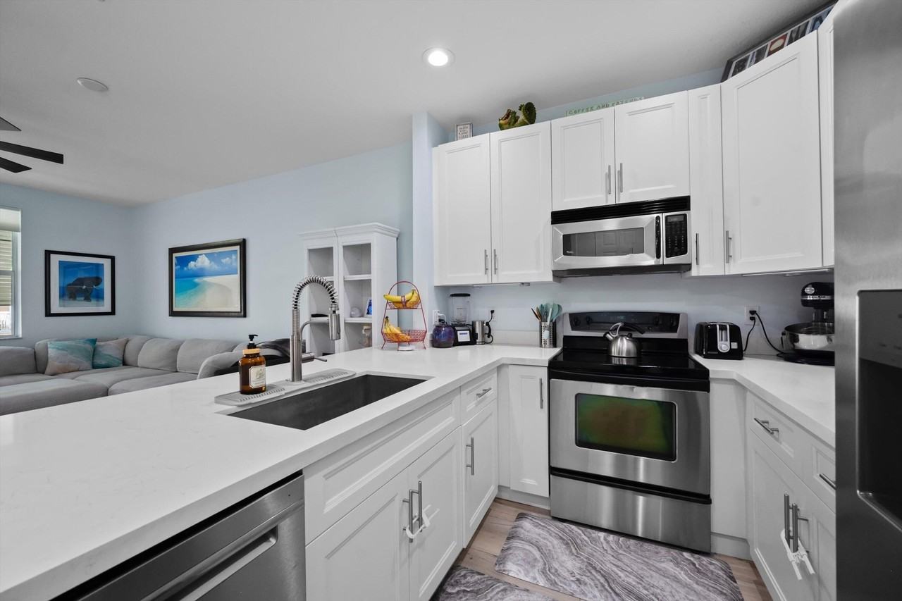 1553 Meads Bay Ln - Photo 7 of 39