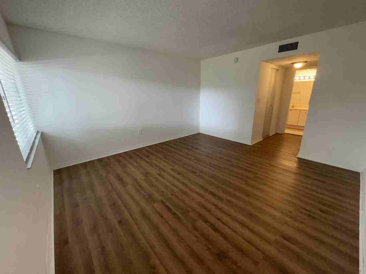 701 N Pine Island Rd Apt 105 - Photo 4 of 23
