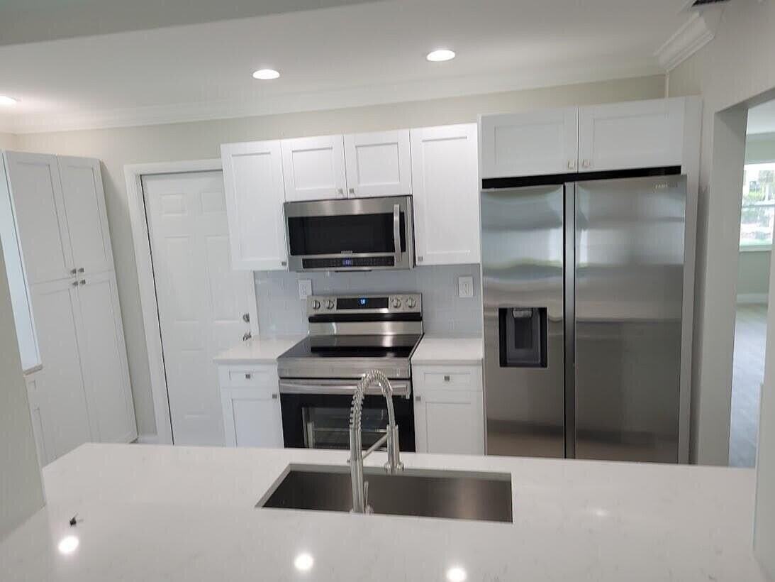 1915 Sw 17th St - Photo 3 of 16