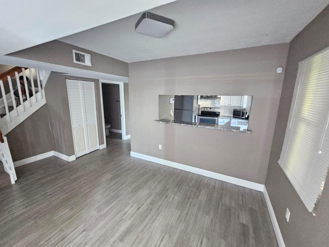 3275 Nw 44th St Apt 2 - Photo 3 of 6