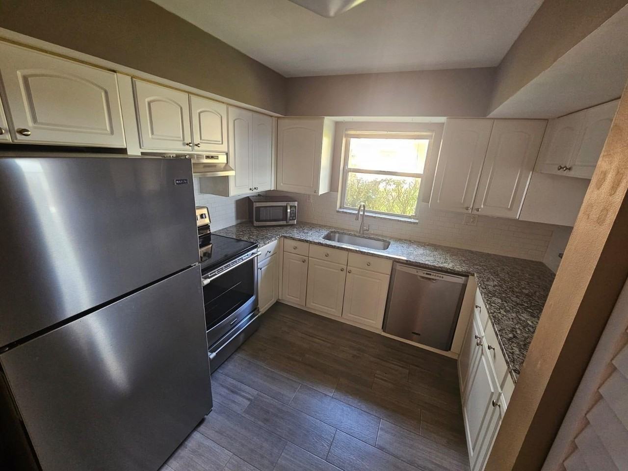 3275 Nw 44th St Apt 2 - Photo 4 of 6