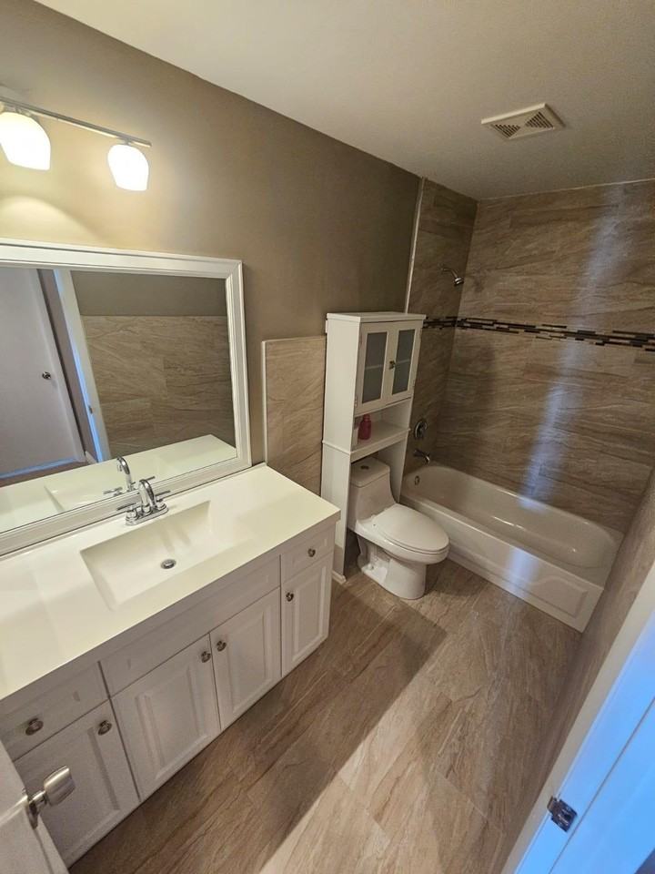 3275 Nw 44th St Apt 2 - Photo 5 of 6