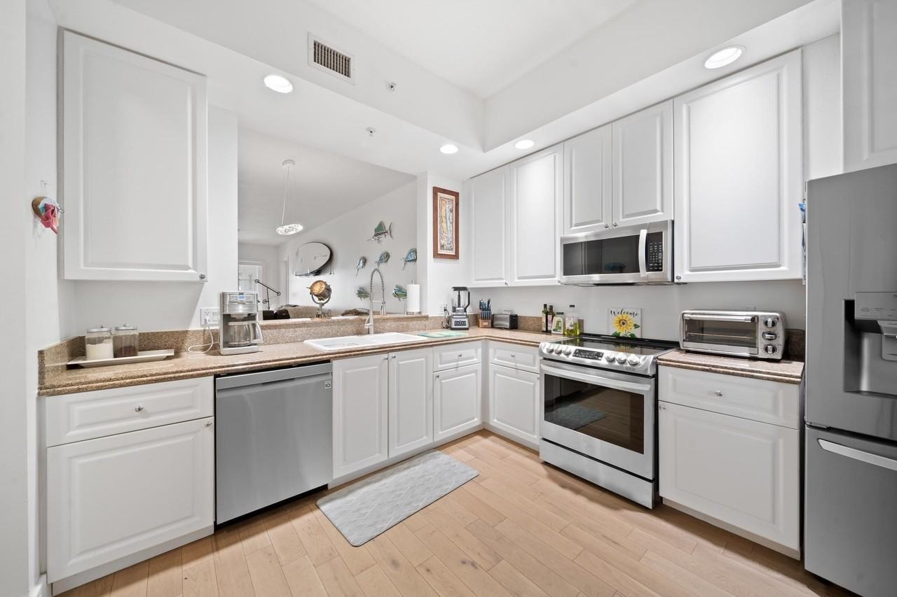 34 Harbour Isle Dr W Unit 105 - Photo 2 of 35