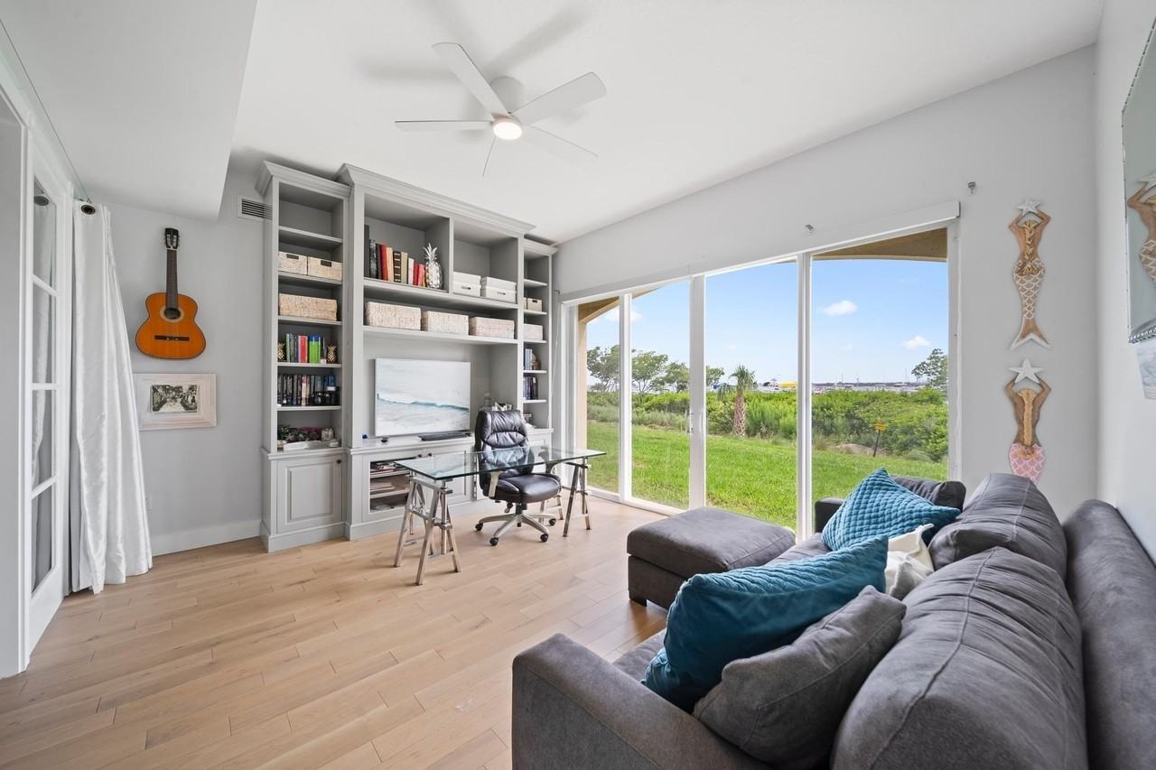 34 Harbour Isle Dr W Unit 105 - Photo 3 of 35