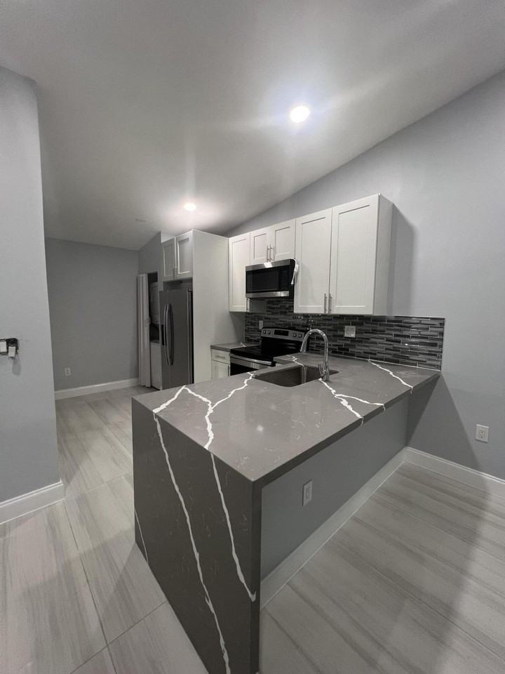 4404 Treasure Cove Dr - Photo 3 of 16