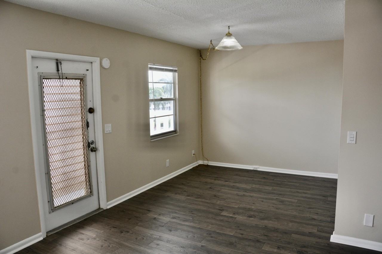 4070 Exeter D - Photo 5 of 35