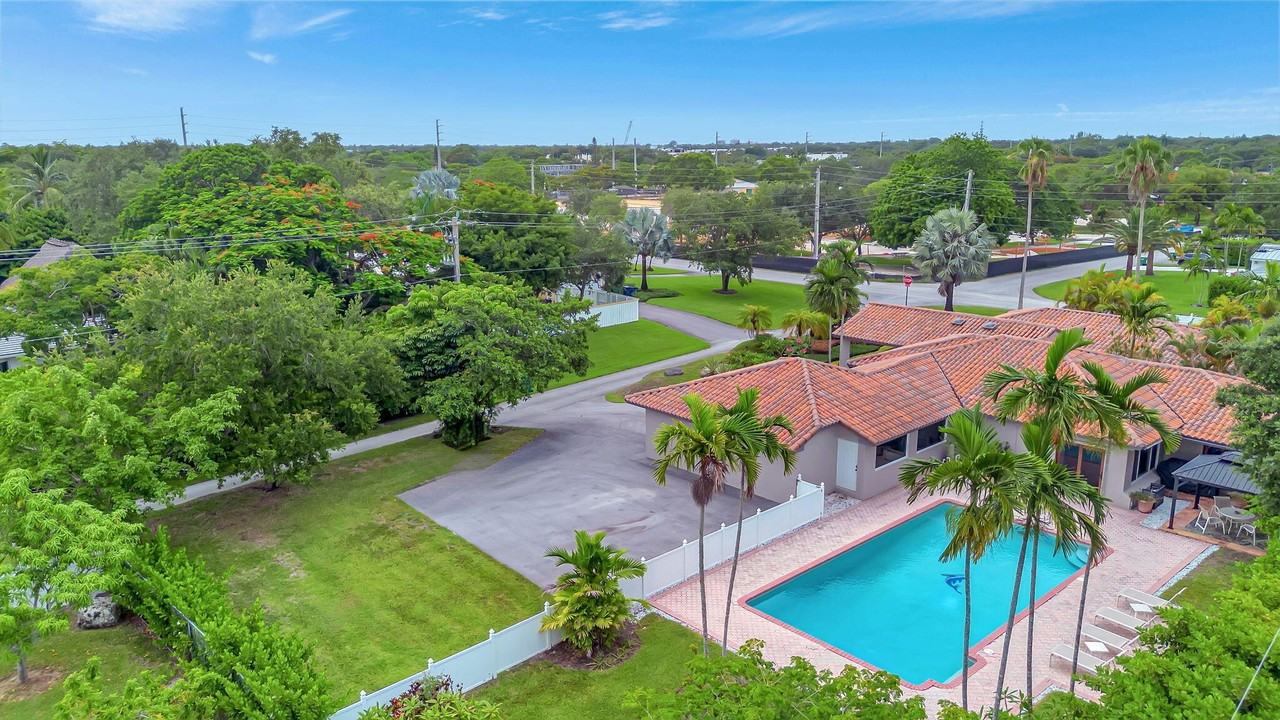 9980 Sw 83rd Ave - Photo 3 of 39