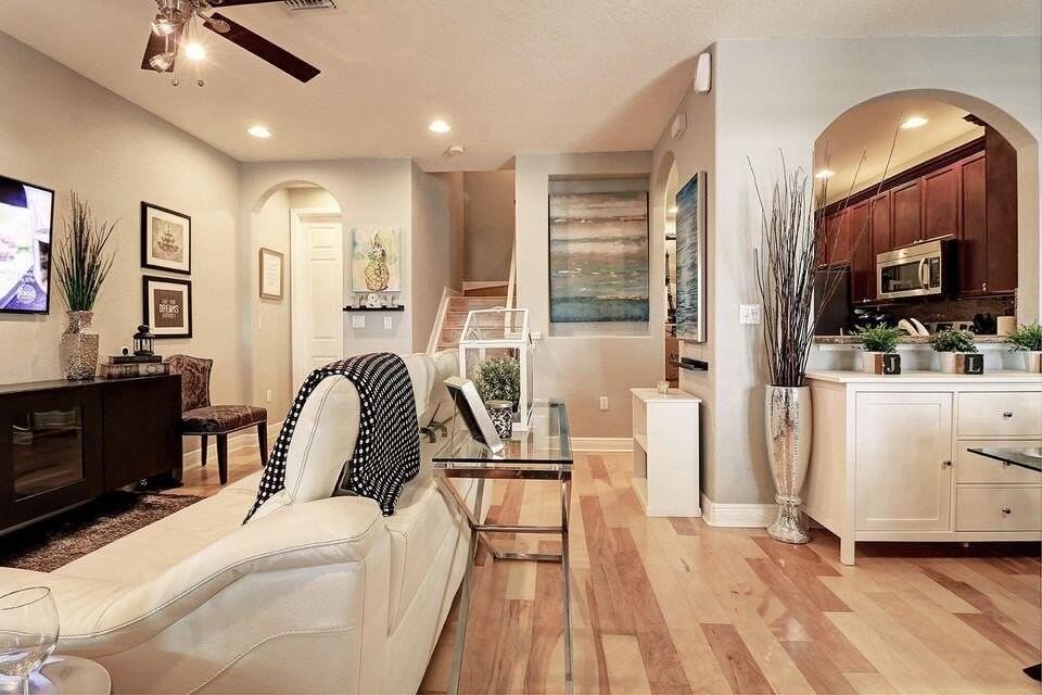 400 Lake Monterey Cir - Photo 2 of 37