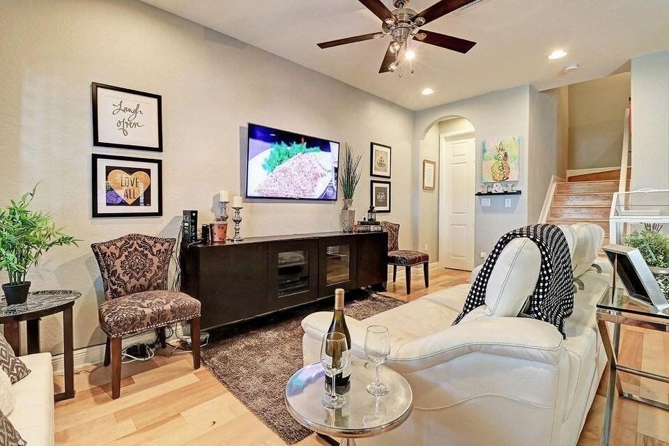 400 Lake Monterey Cir - Photo 3 of 37