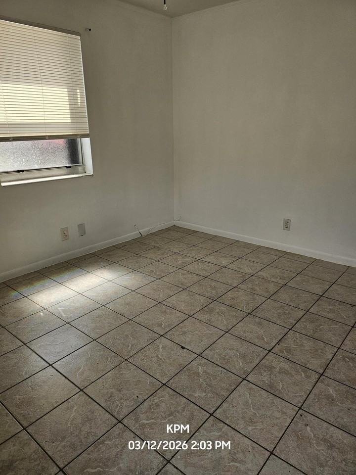 919 Selkirk St - Photo 6 of 7