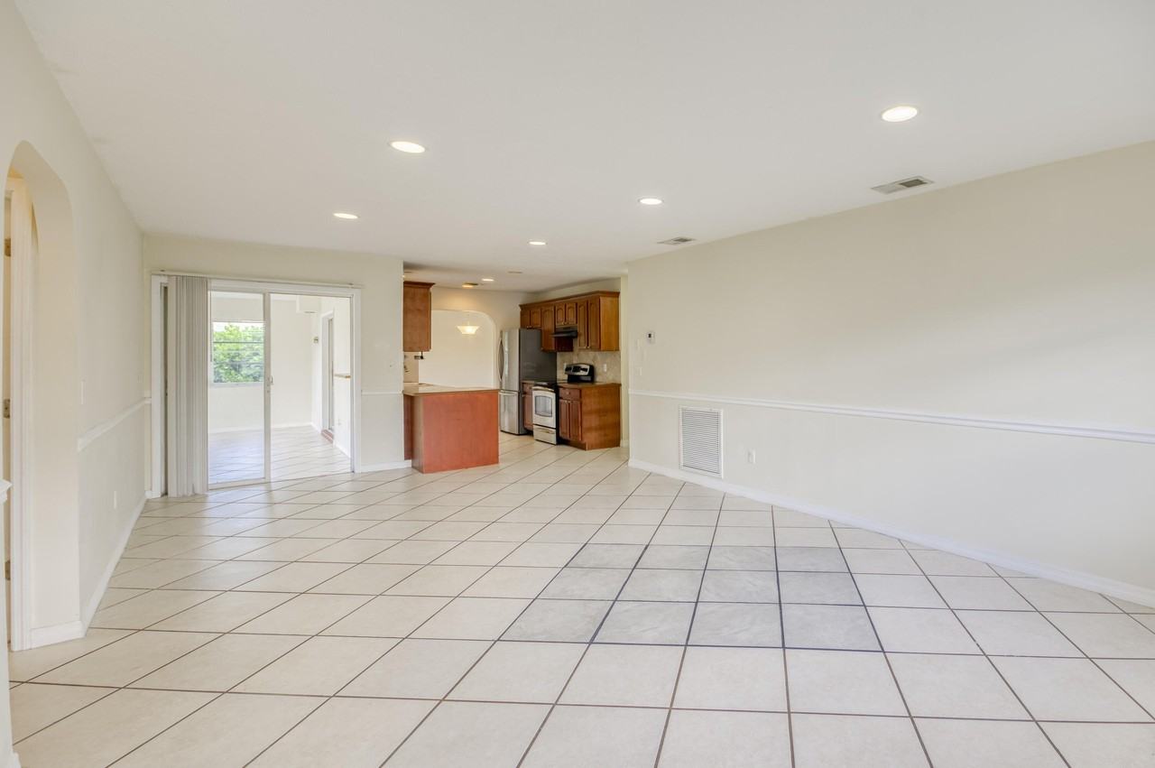 2074 Se Doverbrook St - Photo 5 of 33