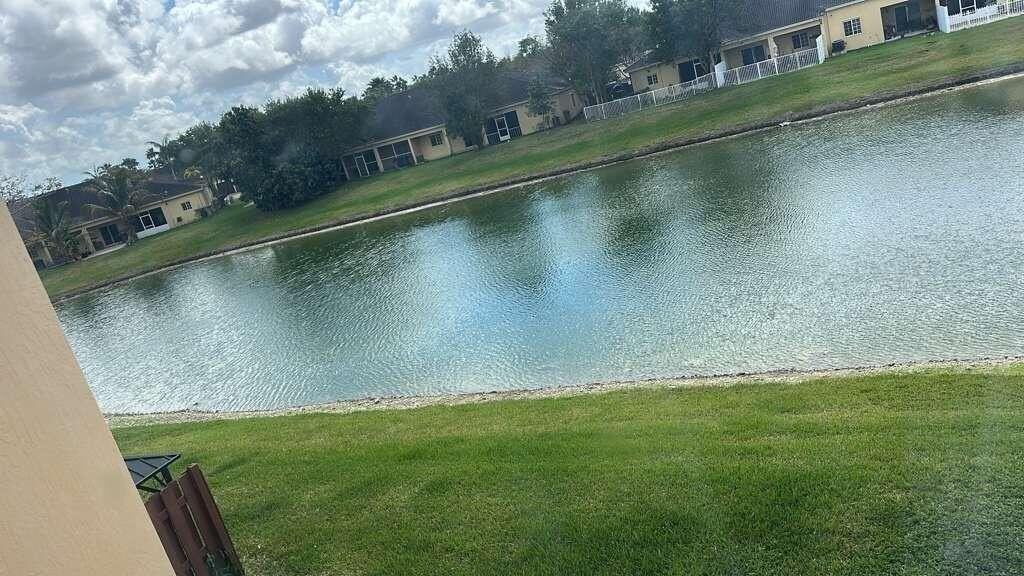 3350 Ne 13th Circle Dr Unit 206 - Photo 5 of 24