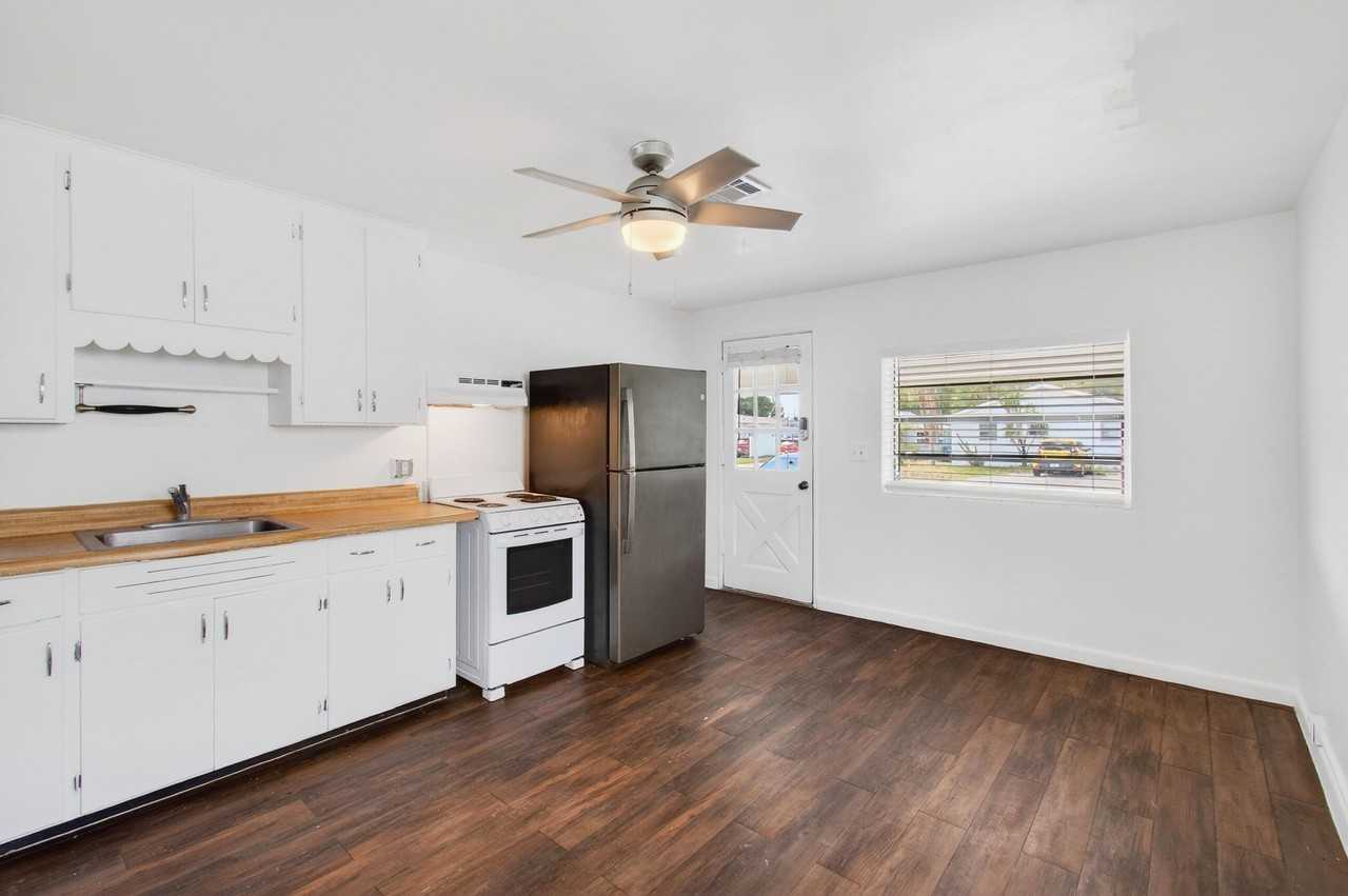 506 N Broadway Apt A - Photo 6 of 14