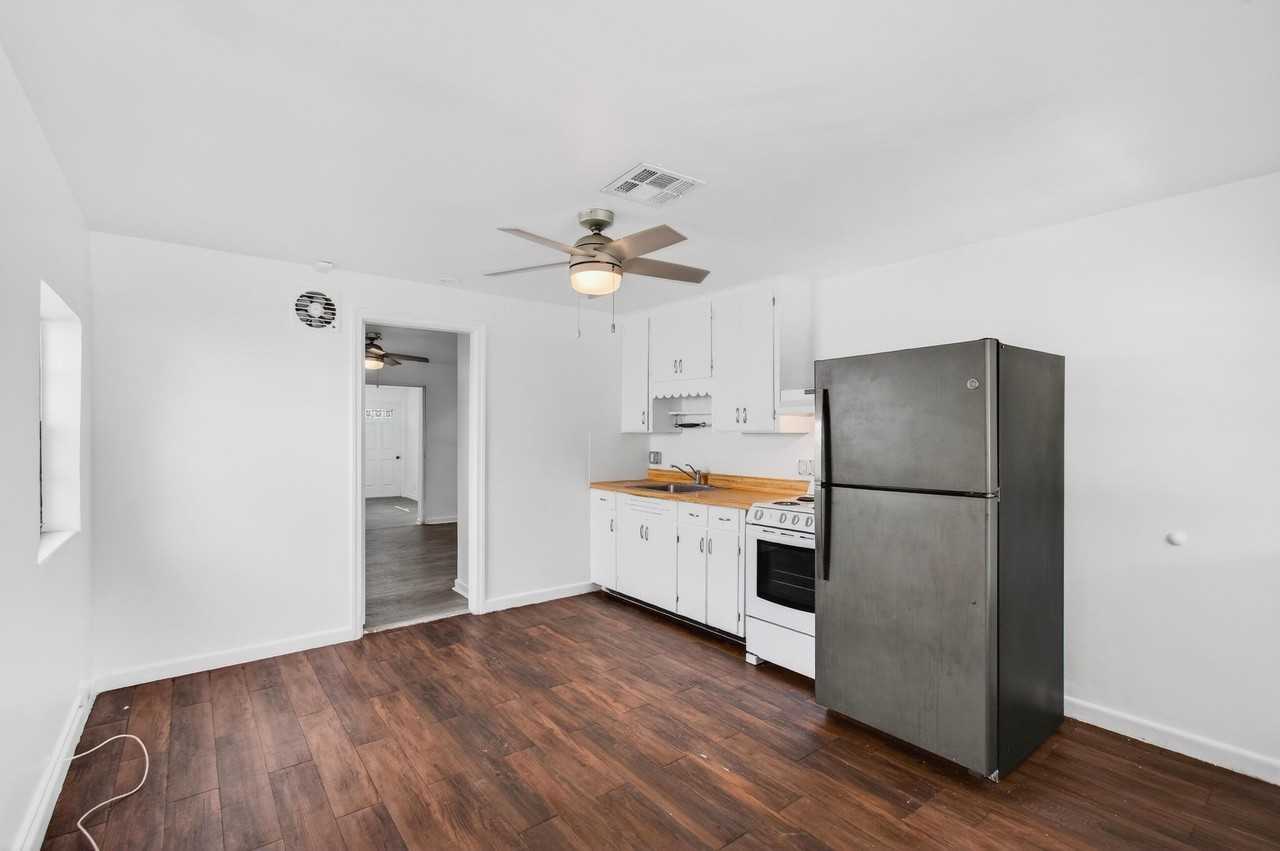 506 N Broadway Apt A - Photo 7 of 14